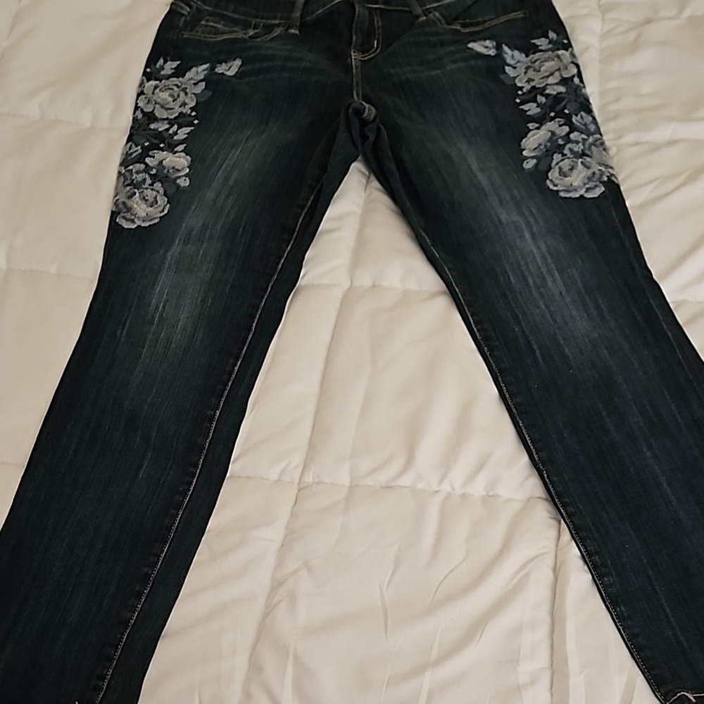 Torrid floral embroidered skinny jeans size 14